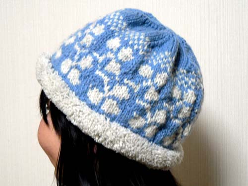 knit cap with clover patterns