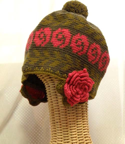 knit cap with rose motif